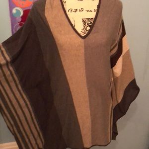 Cute Cabi poncho size S